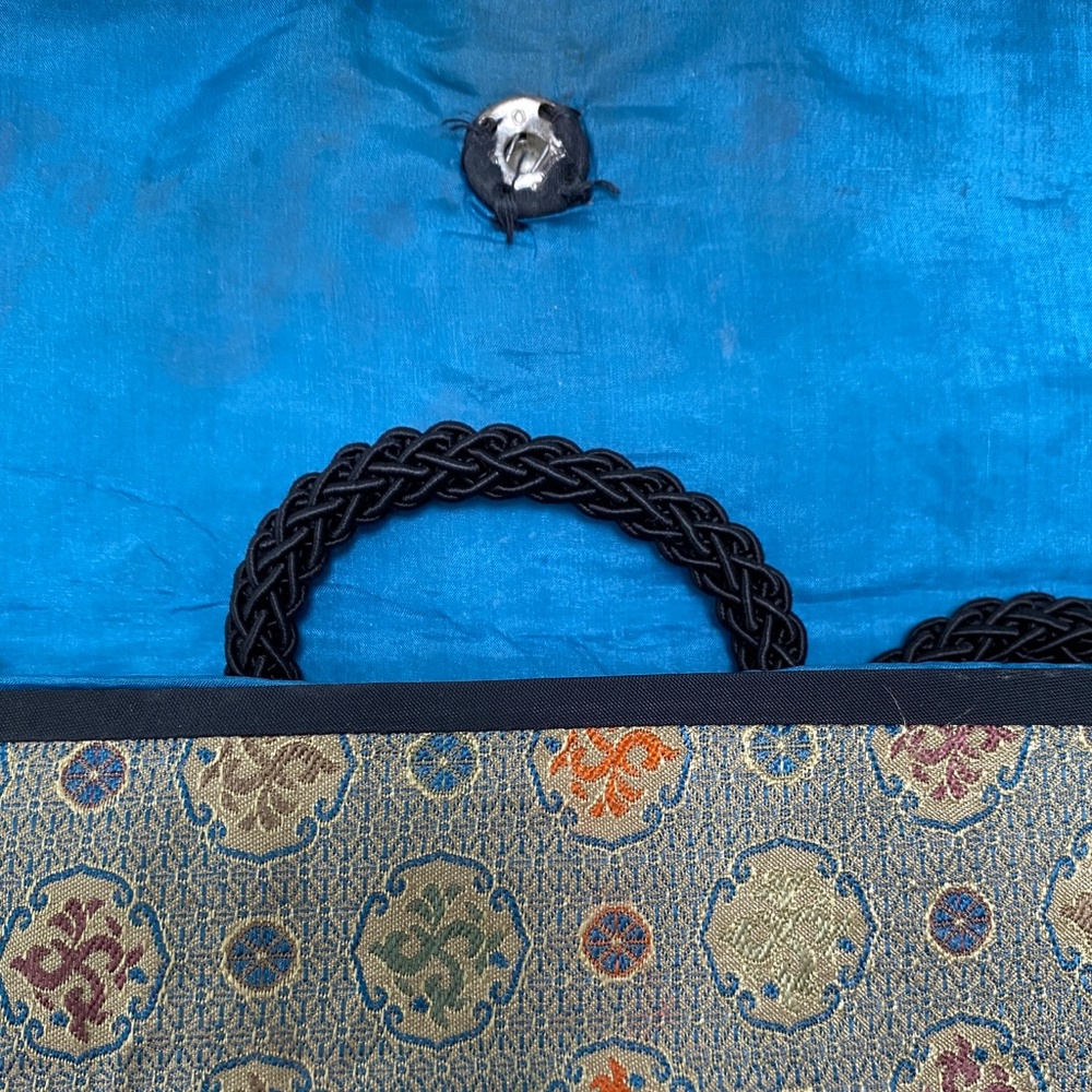 Embroidered bag - Picture 3 of 4